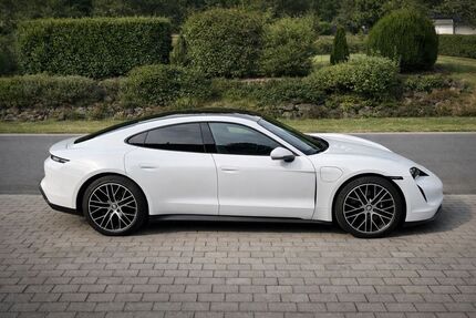 Porsche Taycan 13.200 km 61.999 &euro; Bonn 53123