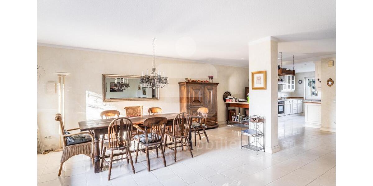 Befristeter Mietvertrag: Charmantes Reihenmittelhaus in Hürth-Efferen mit Garten, Sauna & Garage. 5 zimmer