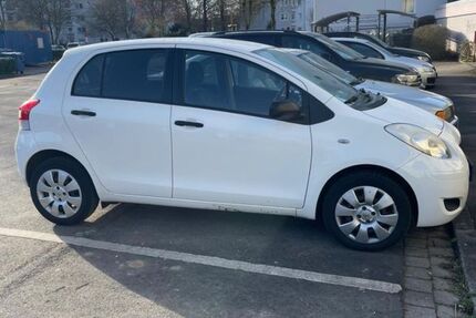Toyota Yaris 156.000 km 3.299 &euro; Leverkusen 51371