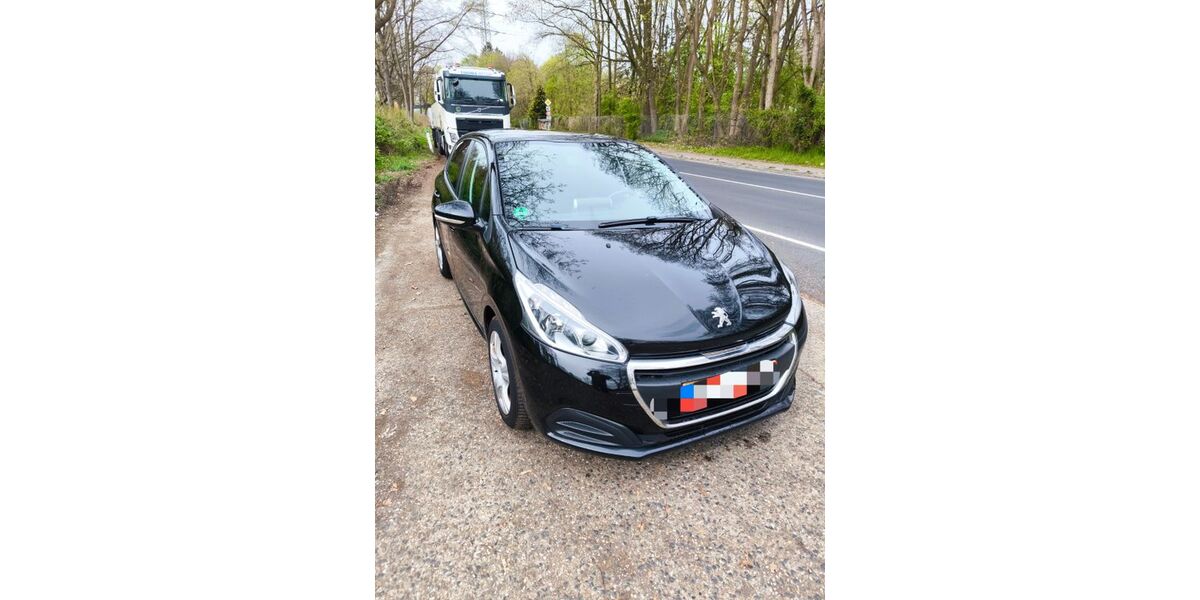 Peugeot 208 142.000 km 7.700 &euro; Köln 51069