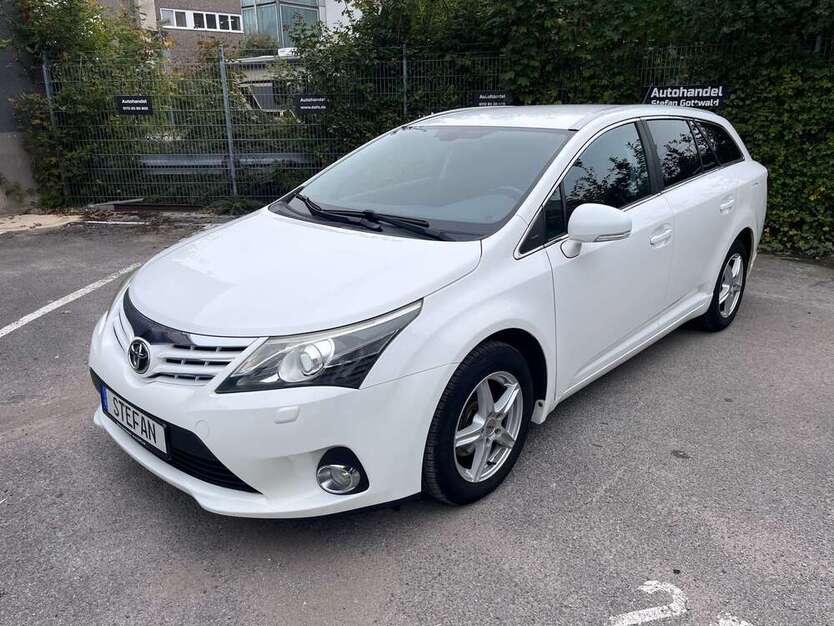 Toyota Avensis 161.500 km 8.400 € Neuss 41472