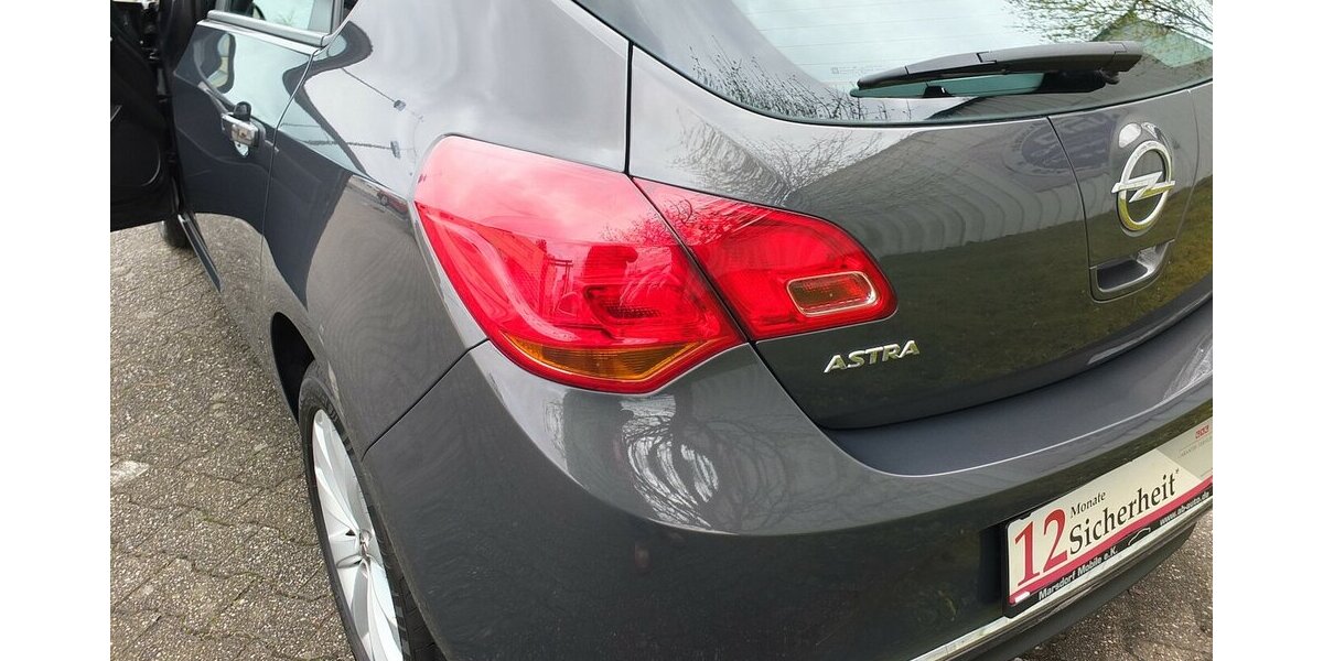 Opel Astra WM26: ACTIVE KLIMAANLAGE 17ZOLL LMF TEMPOMAT 92.855 km 6.904 &euro; Köln 50858