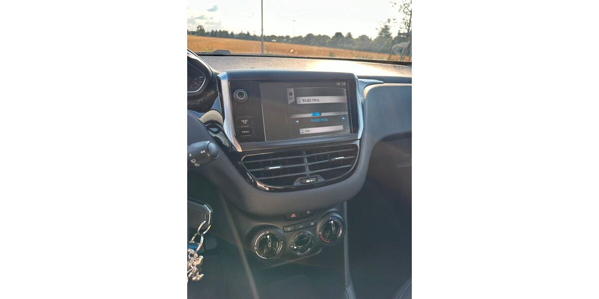 Peugeot 208 150.000 km 3.650 &euro; Monheim Am Rhein 40789