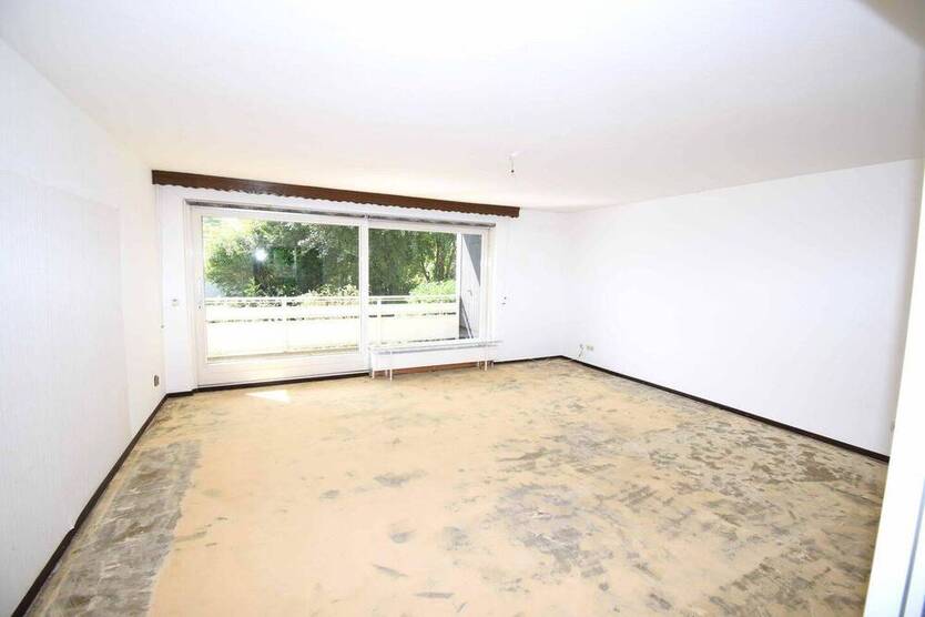 Schöne 4 Zi. Wohnung mit 2 Balkonen, zus. Hobbyraum, Garage u. Gartennutzung