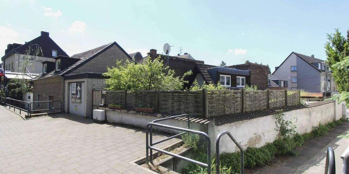 Traumlage direkt am Rhein: Sanierungsbedürftiges Einfamilienhaus mit Garten 4 zimmer