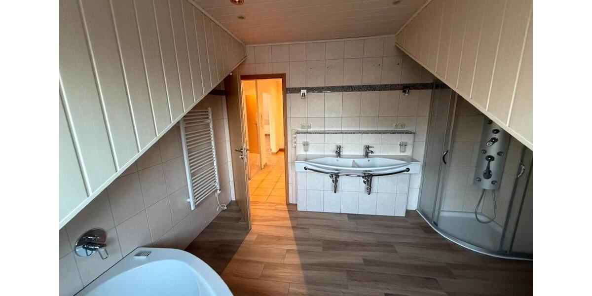 Dachgeschoßwohnung Overath - 2 Zimmer, 78 m&sup2;, 849&euro; | Angebot:27622321