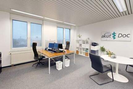 Helles, representatives möbliertes Büro inkl. Küche (Spülmaschiene, Kühlschrank, etc.) in ehemali... zimmer
