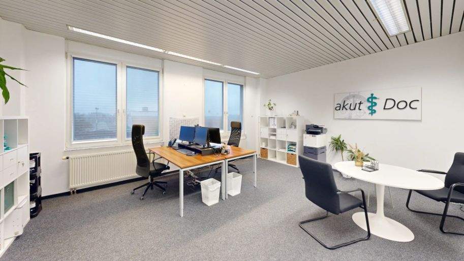 Helles, representatives möbliertes Büro inkl. Küche (Spülmaschiene, Kühlschrank, etc.) in ehemali... zimmer