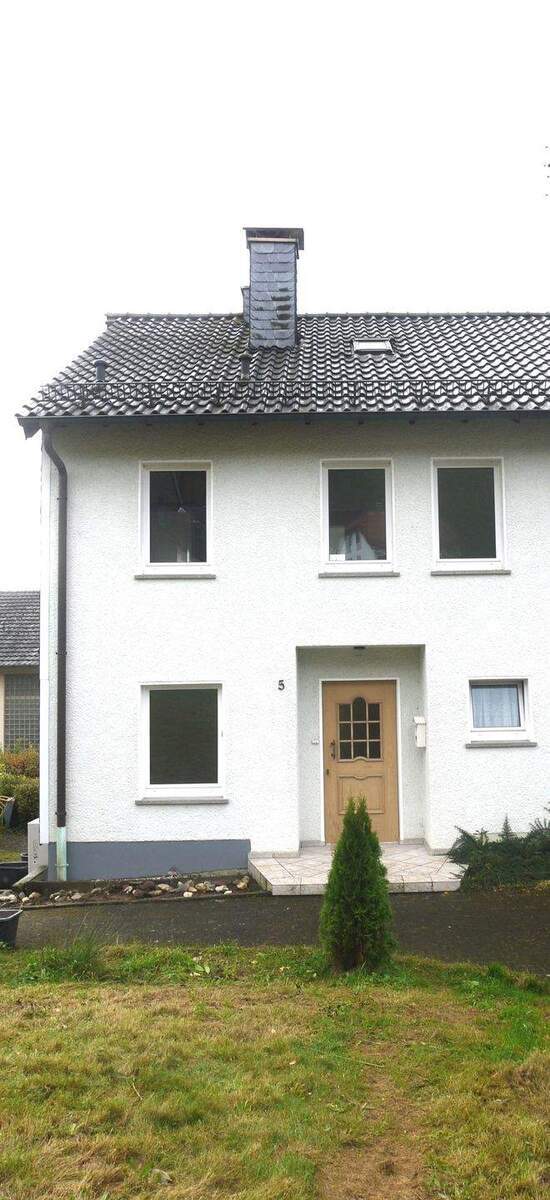 Kernsanierte Doppelhaushälfte 4 zimmer