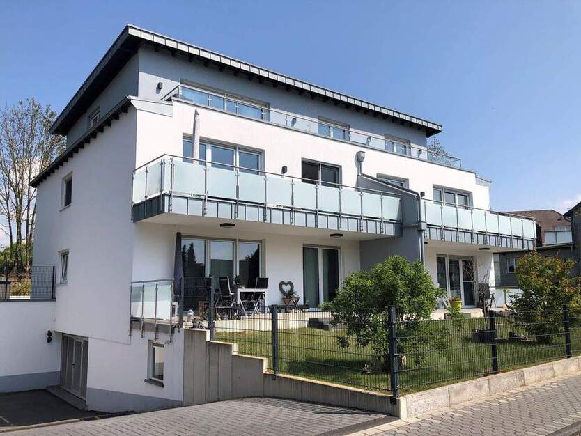 Hennef-Uckerath: BARRIEREFREIE 3 ZIMMER-WOHNUNG IN BESTLAGE MIT BALKON UND TG-STELLPLATZ, ca. 95 m² WFL. 3 zimmer