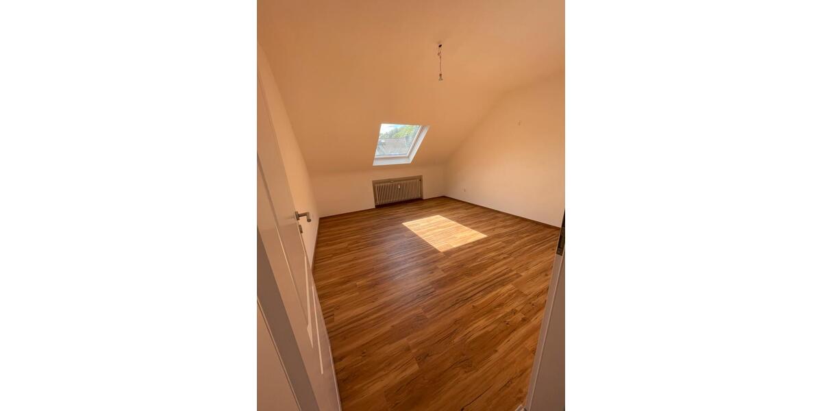 Dachgeschoßwohnung Solingen Mitte - 3 Zimmer, 58 m&sup2;, 840&euro; | Angebot:26302915