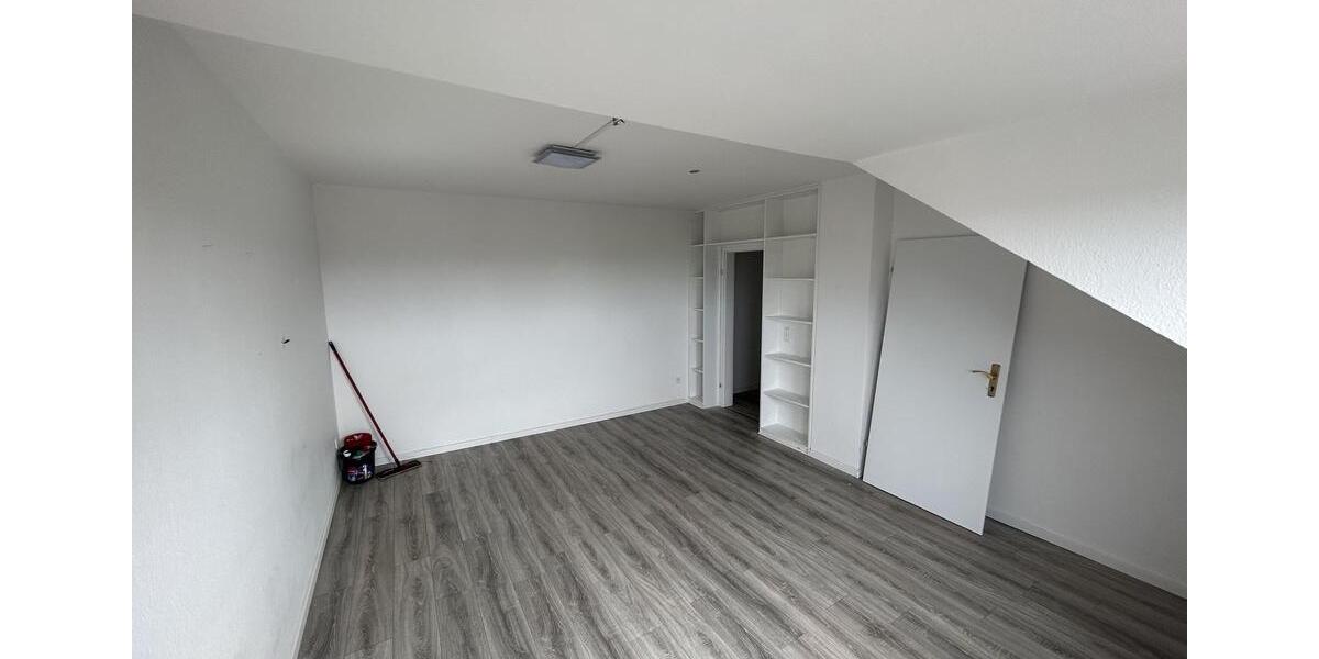 Schöne DG Wohnung im Herzen von Langenfeld 2 zimmer