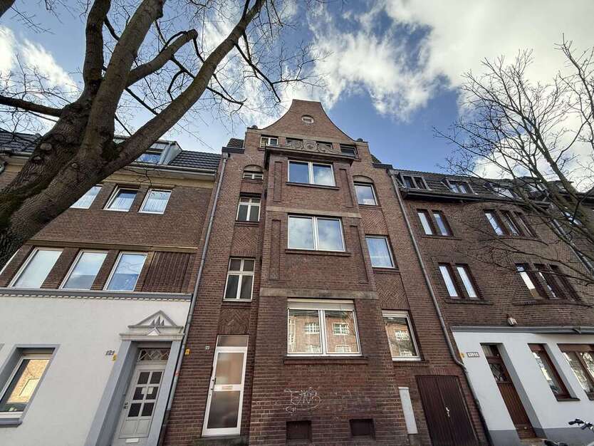 Haus zum Kaufen in Neuss 699.000 € 355 m²