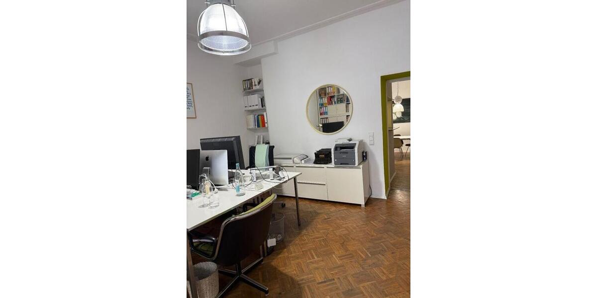 2 helle Laden-Bürofläche mit zwei Eingängen in Köln-Neustadt-Süd. Ideal für Coworking, Start-ups oder Agenturen. Ab 01.07.2026 frei, aktuell als Shared Office mit Reisebüro genutzt. - Gewerbeobjekt Köln Neustadt/Süd | Angebot:26832792