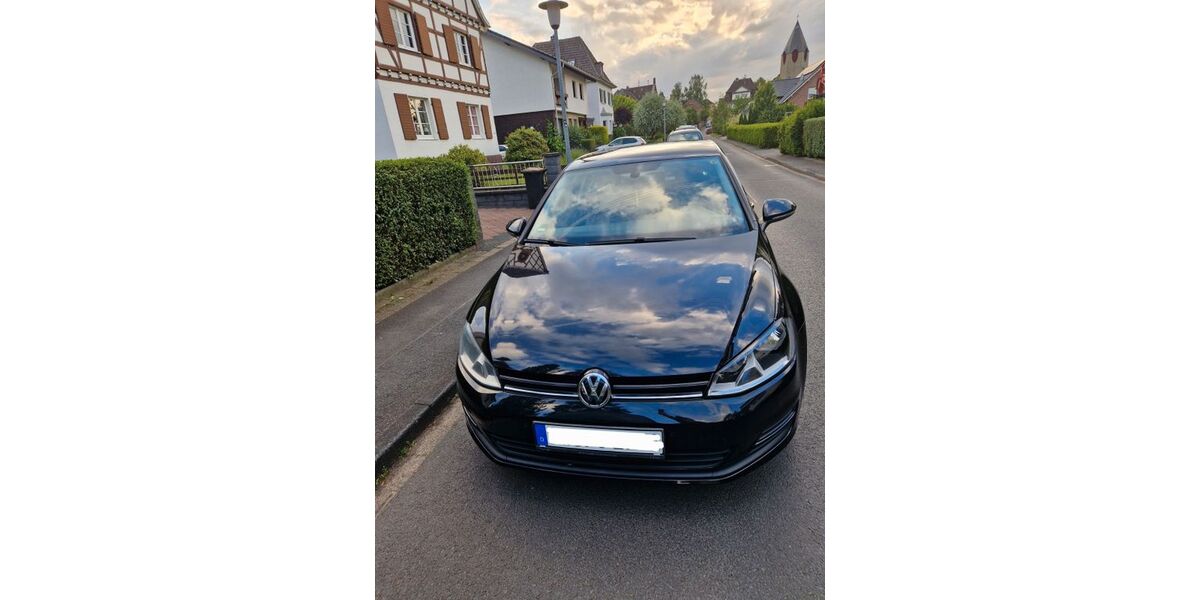 VW Golf 126.000 km 8.300 &euro; Siegburg 53721