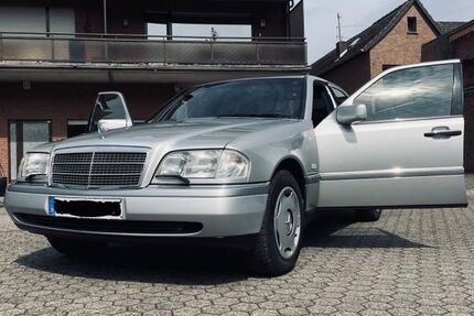 Mercedes-Benz C 220 107.386 km 9.950 &euro; Niederkassel 53859