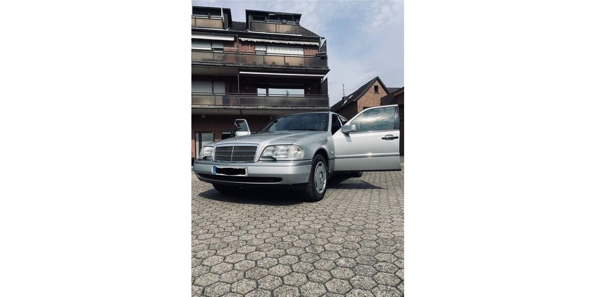 Mercedes-Benz C 220 107.386 km 9.950 &euro; Niederkassel 53859