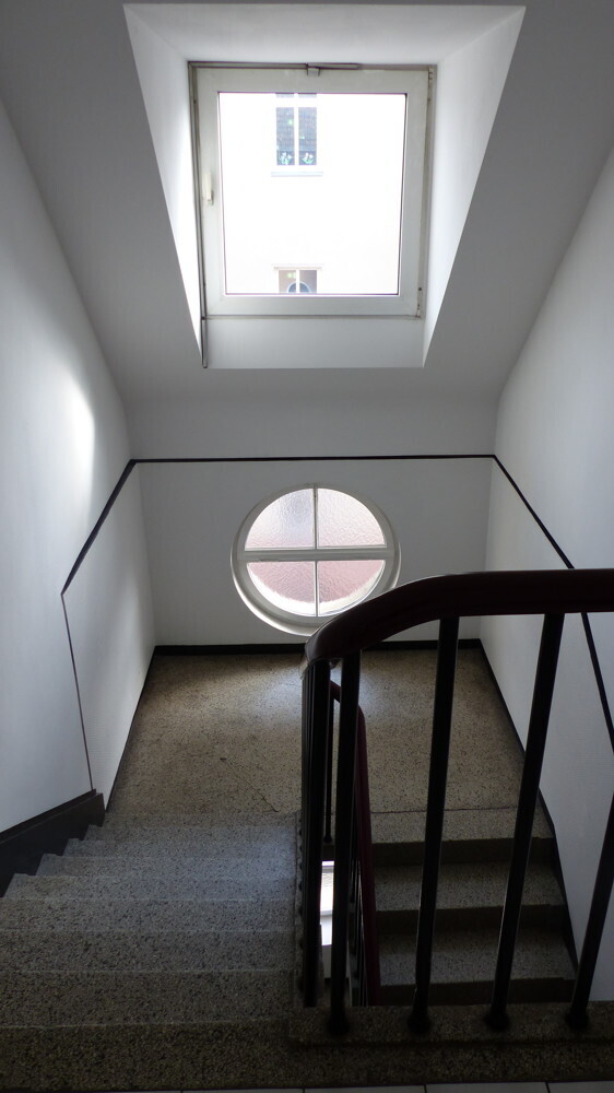 Mitten in der Stadt und trotzdem ruhig wohnen - Balkon und Einbauküche