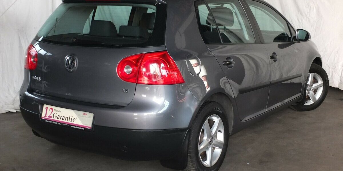 VW Golf TRENDLINE KLIMAAUTOMATIK 5-TÜRIG 132.115 km 4.904 € Köln 50858