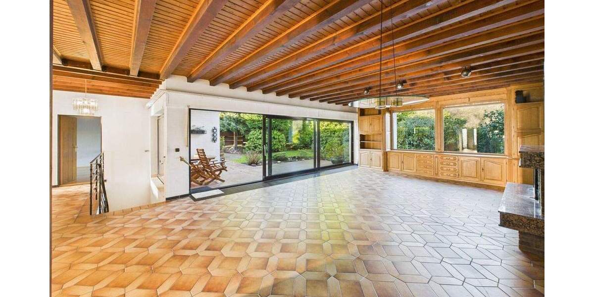 Waldrandlage in Königsdorf: Großzügiger Walmdachbungalow mit viel Potenzial 4 zimmer