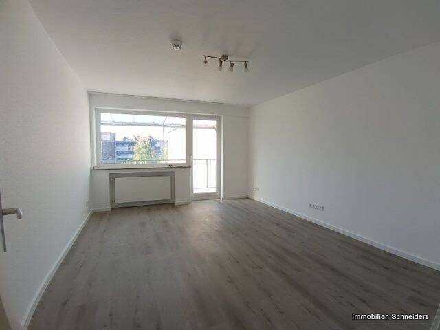 Düsseldorf-Oberbilk, Heerstraße 27 - Komplett sanierte Wohnung mit 2 Balkonen + Küchenzeile ab Oktober zu mieten !!