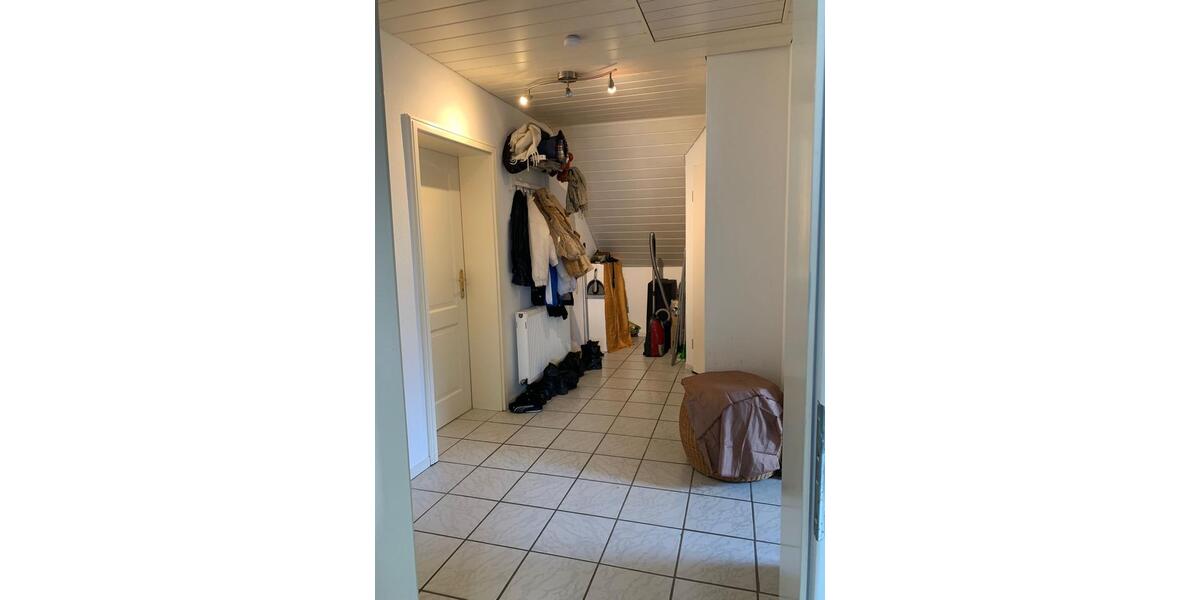 Dachgeschoßwohnung Bonn Tannenbusch - 3 Zimmer, 170 m&sup2;, 547&euro; | Angebot:26256381