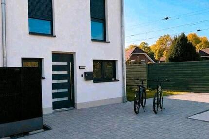 Haus Grevenbroich - 5 Zimmer, 155 m&sup2;, 2.000&euro; | Angebot:26314337