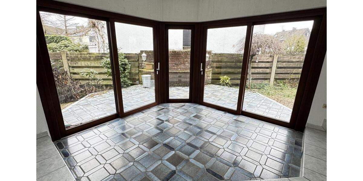 Erdgeschoßwohnung Bergisch Gladbach Paffrath - 3 Zimmer, 109 m&sup2;, 1.450&euro; | Angebot:25271153