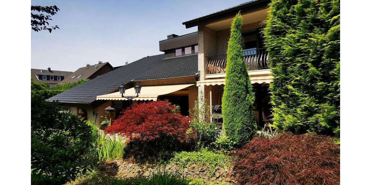 Haus zum Kaufen in Bergisch Gladbach 1.790.000 € 300 m² 11 zimmer