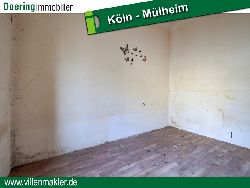 Entkernte Erdgeschoss-Wohnung mit eigenem Garten