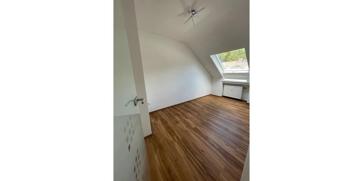 Dachgeschoßwohnung Solingen Mitte - 3 Zimmer, 58 m&sup2;, 840&euro; | Angebot:26302915