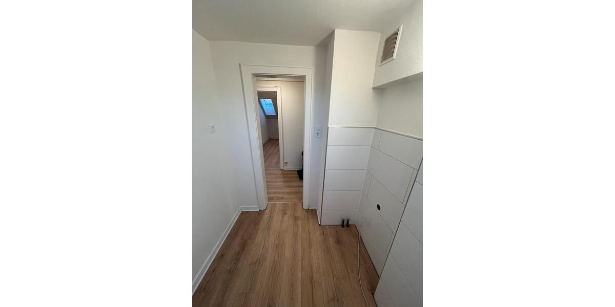 Dachgeschoßwohnung Bonn Tannenbusch - 2 Zimmer, 40 m&sup2;, 650&euro; | Angebot:26135839