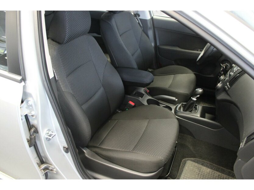 Hyundai i30 1.4 - WENIG KILOMETER - Klima - SHZ - 44.976 km 7.980 € Euskirchen 53881