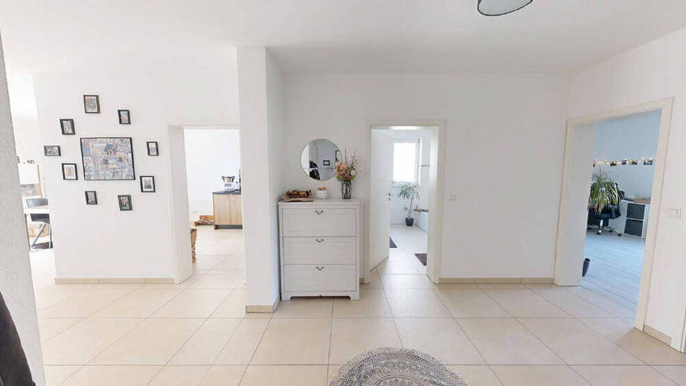 Top-Investment! Junges, energieeffizientes 6-Familienhaus mit 5 Garagen! (MB 4814)