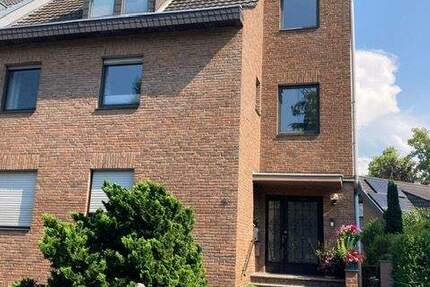 Spitzenlage---Auenviertel --- Rodenkirchen---interessantes Dreifamilienhaus mit Potential zimmer