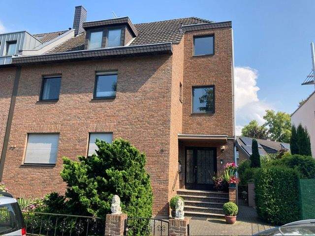 Spitzenlage---Auenviertel --- Rodenkirchen---interessantes Dreifamilienhaus mit Potential zimmer