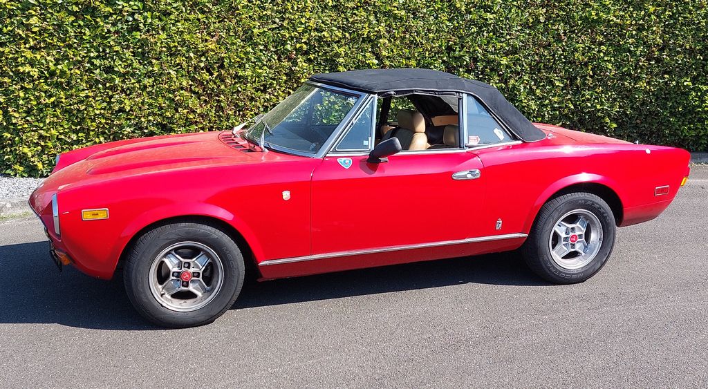 Fiat 124 Spider 99.999 km 12.600 &euro; Leverkusen 51373