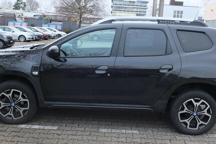 Dacia Duster II CELEBRATION HYBRID NAVI KAMERA 17 ZOLL 63.155 km 12.704 &euro; Köln 50858