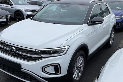 VW T-Roc 4.965 km 29.950 € Hilden 40721