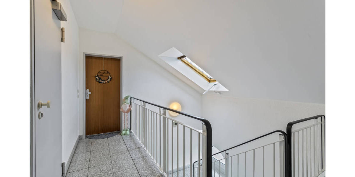 *** Lichtdurchflutete Dachgeschosswohnung mit zwei sonnigen Dachterrassen in Top-Lage *** 2 zimmer
