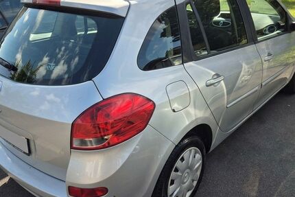 Renault Clio 233.568 km 1.999 &euro; Alfter 53347