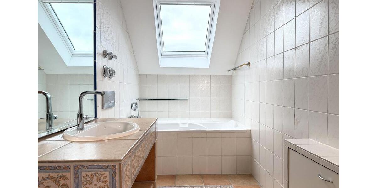 Maisonettenwohnung Bergisch Gladbach Gronau - 3 Zimmer, 125 m&sup2;, 1.300&euro; | Angebot:25293131