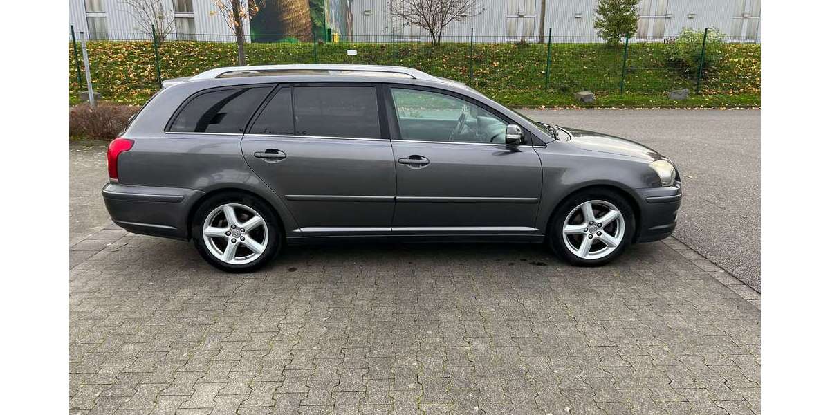 Toyota Avensis 292.600 km 1.900 &euro; Pulheim 50259