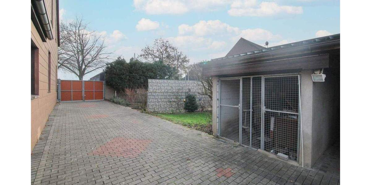 Haus sucht Handwerker: Sanierungsbedürftiges Einfamilienhaus in Dormagen-Delrath mit Ausbaupotential 8 zimmer