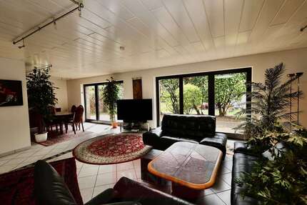 Wohnung Niederkassel - 3 Zimmer, 120 m&sup2;, 1.280&euro; | Angebot:26465408