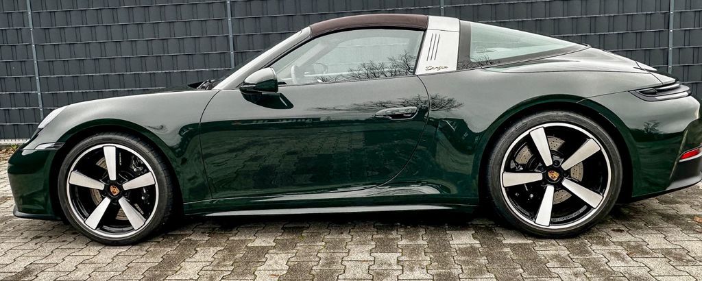 Porsche 992 5.900 km 229.900 &euro; Bonn 53113