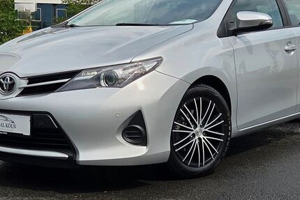 Toyota Auris 109.000 km 8.800 &euro; Köln (Ostheim) 51107
