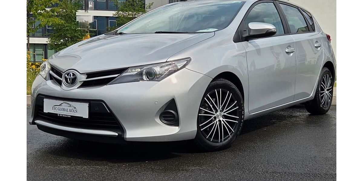 Toyota Auris 109.000 km 8.800 &euro; Köln (Ostheim) 51107
