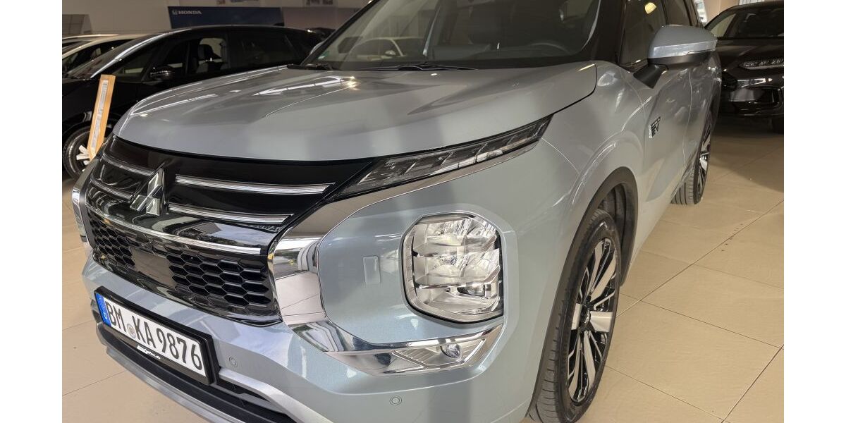Mitsubishi Plug-in Hybrid Outlander 9.300 km 55.590 &euro; Brühl 50321
