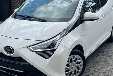 Toyota Aygo (X) 135.600 km 6.900 &euro; Bergisch Gladbach 51469